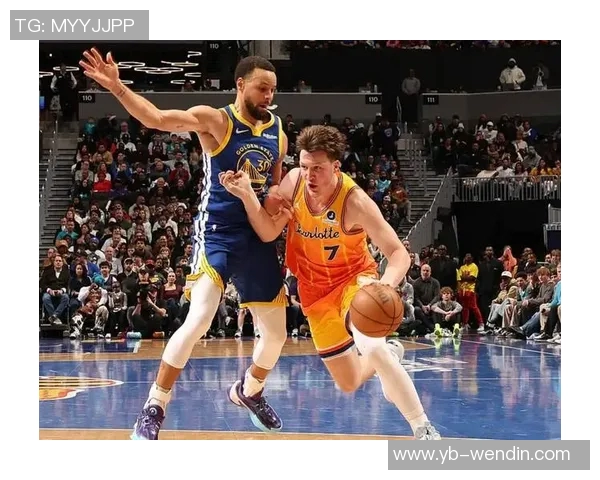 克尼佩尔全力防守库里三分球称其为独一无二的篮球天才